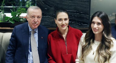 Erdoğan, Ankara'da bir kafeyi ziyaret etti