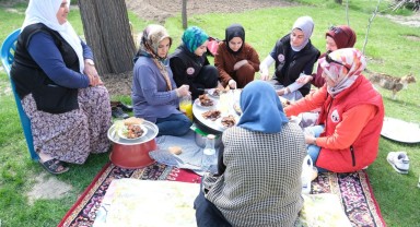 Erzincan Binali Yıldırım Üniversitesi Öğrencilerinden Yardıma Muhtaç Yaşlılara Destek