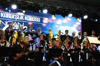 ERZİNCAN KARDEŞLİK KOROSU COŞKULU KONSER VERDİ