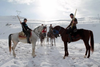 ERZİNCAN VE BAYBURT'TA ATA SPORUNU YAŞATAN GENÇLER