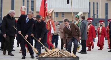 Erzincan'da Kar Altında Kutlanan Nevruz Bayramı
