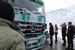 ERZİNCAN'DA KAR YAĞIŞI SONRASI ULAŞIM AÇILDI