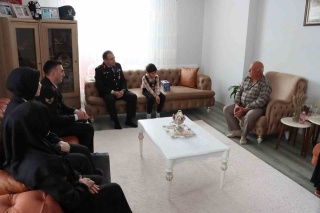 ERZURUM İL JANDARMA KOMUTANI ŞEHİT JANDARMA UZMAN ÇAVUŞ MUHAMMED ÖNEK’İN AİLESİNİ ZİYARET ETTİ