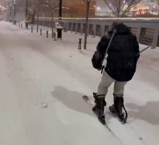 ERZURUM’DA KAR YAĞIŞIYLA EĞLENCELİ ANLAR