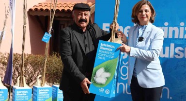 Eskişehir Büyükşehir Belediyesi Dut Fidanı Dağıttı