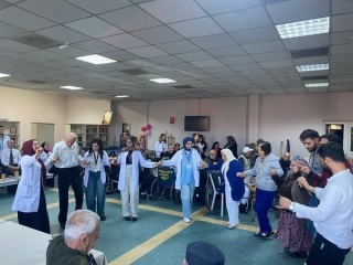 ESKİŞEHİR HUZUREVİ SAKİNLERİ EĞLENDİ