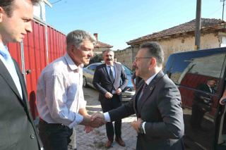 ESKİŞEHİR VALİSİ ŞEHİT UZMAN ÇAVUŞ SEYDİ ÜNLÜ’NÜN AİLESİNİ ZİYARET ETTİ