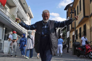 ESKİŞEHİR'DE YAŞLI HAMAL DANSÇI GÜN ILGIN