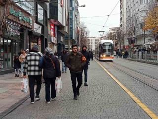 ESKİŞEHİRSPOR TARAFTARLARI ŞEHRE RENK KATTI