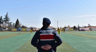 Eskişehirspor ve Denizli Sultanlar Kadın Futbol Takımları Maçında Jandarma Kadın Personelden Destek