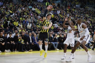 FENERBAHÇE BEKO REAL MADRİD'İ MAĞLUP EDEREK 17. GALİBİYETİNİ ALDI