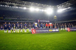 FENERBAHÇE GAZİANTEP FK MAÇINDA İLK YARIDA ÖNE GEÇTİ