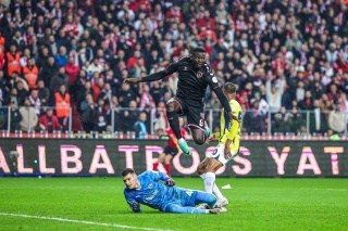 FENERBAHÇE SAMSUNSPOR DEPLASMANINDA 2-2 BERABERE KALDI