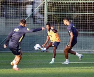 FENERBAHÇE, SAMSUNSPOR MAÇI HAZIRLIKLARINI SÜRDÜRDÜ