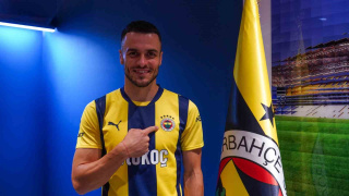 FENERBAHÇE'NİN YENİ TRANSFERİ FİLİP KOSTİC İMZAYI ATTI