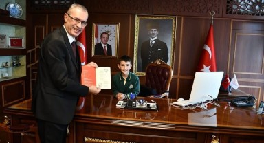 Fethiye Yunus Nadi İlkokulu Öğrencileri 23 Nisan'da Kaymakamı Ziyaret Etti