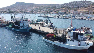 FOÇA BALIKÇILARI DENİZLERE AÇILDI, SEZON BEREKETLİ BAŞLADI