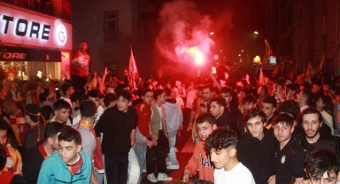 Galatasaray fans celebrate the championship in Ordu