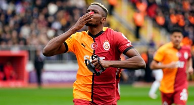 Galatasaraylı Osimhen Kasımpaşa'yı Sırtladı