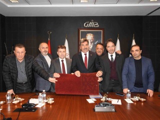 GAZİANTEPLİ HALICILAR ŞAM’DAKİ EMEVİ CAMİSİ HALILARINI YENİLİYOR