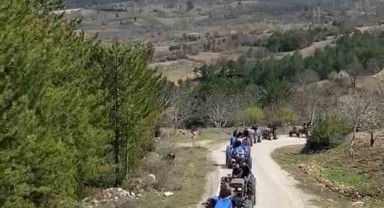 Geleneksel Bayramlaşma Geleneği İle Renkli Görüntüler