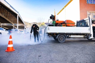 GÖLBAŞI BELEDİYESİ HAŞERELERE KARŞI İLAÇLAMA ÇALIŞMALARINA DEVAM EDİYOR