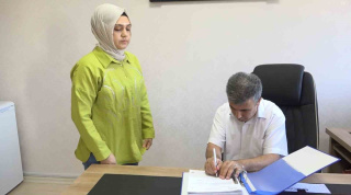 GÖRME ENGELLİ EĞİTİMCİNİN ÖZVERİLİ ÇALIŞMASI
