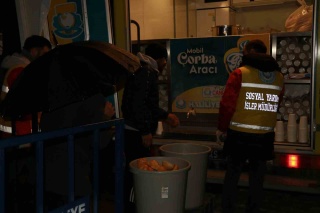HALİLİYE BELEDİYESİ'NDEN SICAK ÇORBA İKRAMI