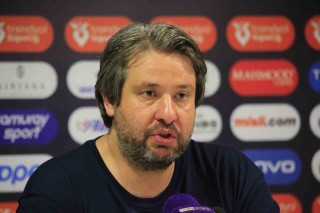 HATAYSPOR TEKNİK DİREKTÖRÜ ÖZHAN PULAT HAKEM KARARLARINA TEPKİ GÖSTERDİ
