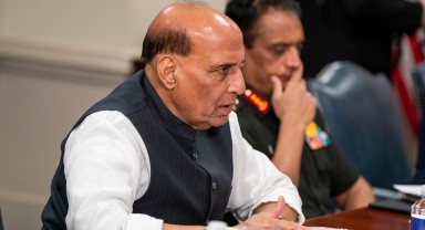 Hindistan Savunma Bakanı Pakistan'ın Nükleer Silahlarına İlişkin Açıklamalarda Bulundu
