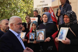 HÜDA PAR GENEL BAŞKANI ZEKERİYA YAPICIOĞLU EVLAT NÖBETİNDEKİ AİLELERLE BULUŞTU