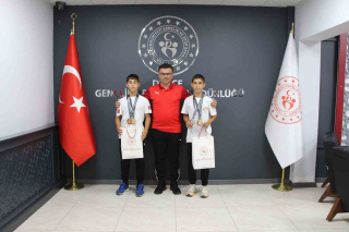 İKİZ SPORCULAR İL MÜDÜRÜNÜ ZİYARET ETTİ