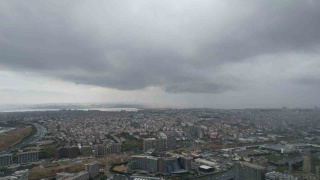İSTANBUL SEMALARI YAĞMUR BULUTLARIYLA KAPLANDI