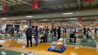 İSTANBUL’DA BALIKÇILAR SEZONUN İLK BALIKLARINI AVLADI
