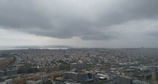 İSTANBUL’DA BULUTLAR GÖKLERİ KAPLADI