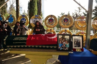 İSTANBUL'DA KARTALKAYA KAYAK MERKEZİ'NDE YAŞANAN YANGIN SONUCU HAYATINI KAYBEDEN AİLE ZİNCİRLİKUYU MEZARLIĞI'NDA DEFNEDİLDİ