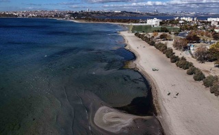 İSTANBUL'DA MENEKŞE SAHİLİ'NDE DENİZ SUYU ÇEKİLDİ, BALIKÇILAR ENDİŞELİ!