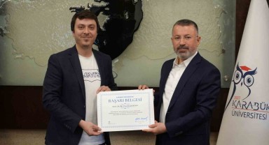 Karabük Üniversitesi Rektörü Başarı Belgesiyle Ödüllendirdi