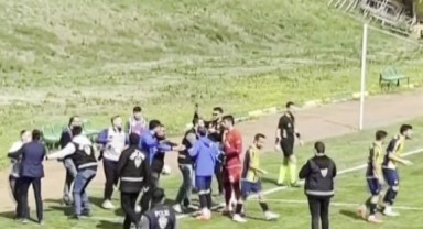 Karamürsel Futbolcuları Basın Mensuplarına Saldırdı