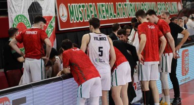 Karşıyaka, Büyükçekmece Basketbol'u farklı yendi