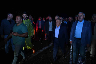 KAYSERİ BÜYÜKŞEHİR BELEDİYESİ, BÜNYAN'DAKİ SEL FELAKETİNDE YARDIMLARI KOŞUYOR