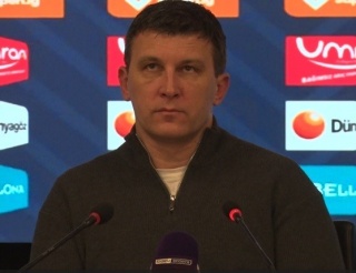 KAYSERİSPOR TEKNİK DİREKTÖRÜ SERGEJ JAKİROVİC: TEHLİKELİ BÖLGEDEN ÇIKMAK İSTİYORUZ