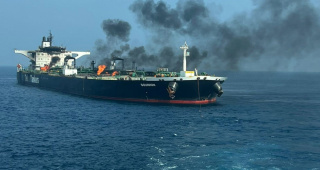KIZILDENİZ'DEKİ PETROL TANKERİ GÜVENLİ BÖLGEYE ÇEKİLDİ