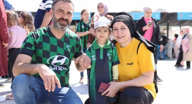 Kocaeli Çocukları, Kocaelispor'un Süper Lig Yükselişini Kutluyor