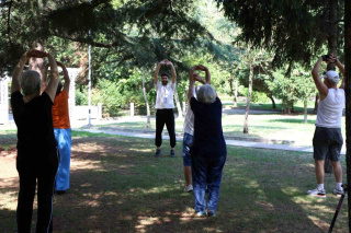 KOCAELİ’DE HAYATIN İÇİNDEYİM PROJESİYLE 65 YAŞ ÜSTÜ VATANDAŞLAR SPOR YAPIYOR VE SOSYALLEŞİYOR
