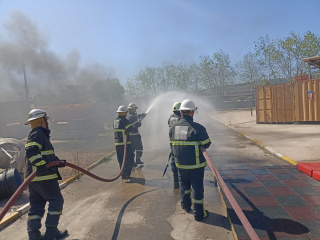 KOCAELİ’DE İTFAİYE EKİPLERİ KİMYA FABRİKASINDA EĞİTİM VERDİ