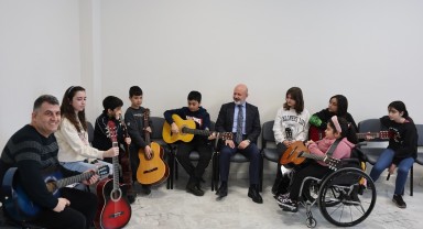 Kocasinan Akademi Ertuğrulgazi Tesisi'nde Gitar Kursları Devam Ediyor