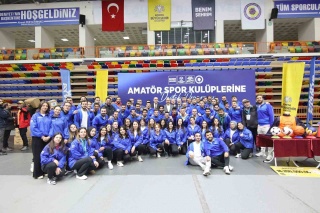 KONYA BÜYÜKŞEHİR BELEDİYESİ, AMATÖR SPOR KULÜPLERİNE MALZEME DESTEĞİNİ SÜRDÜRÜYOR