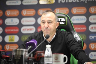 KONYASPOR TEKNİK DİREKTÖRÜ RECEP UÇAR: OYUNCULARIMIN GÖSTERDİĞİ MÜCADELEYİ TEBRİK EDİYORUM