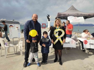 KUŞADASI'DA EBEVEYNLERE KANSER BİLGİLENDİRME ETKİNLİĞİ